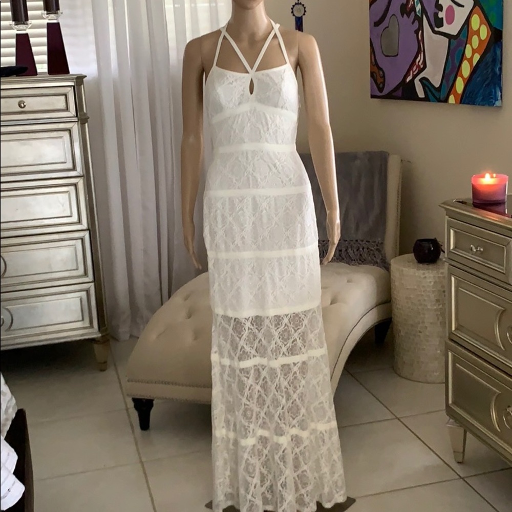 ALI & JAY WHITE LACE KEYHOLE GOWN